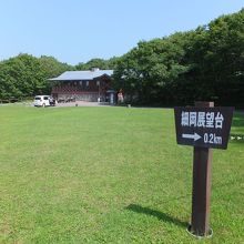 あまり人は寄らないので空いてました。