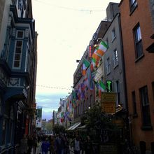 店のあるテンプル・バー地区は夕食時は賑やか。