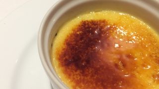 にぎやかなフランス人の店