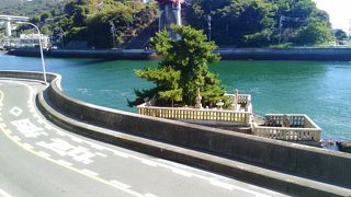 音戸大橋を下りてすぐの場所にあります