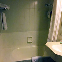 小型のバスタブ付きです