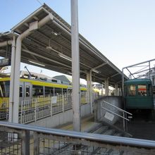 宮の坂駅と黄色の電車