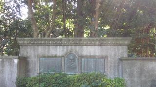 碑はタバコまみれでした