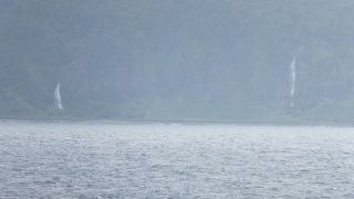 海まで山が迫る。