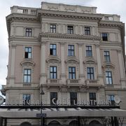 1873年「ウィーンで最もエレガントなカフェ」と言われて誕生。