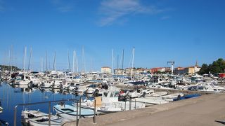 ポレチュ港の最奥にある小さなマリーナ