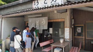 行列の出来るうどん店