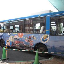 無料のシャトルバス