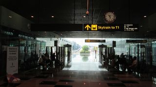 ターミナル３からターミナル１への移動で利用