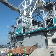 点検だけでなく，山麓駅の補修も行ってました。