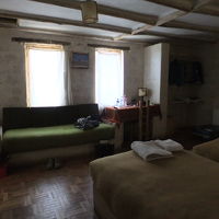 左がバスルーム