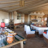 レストラン　テーブルも椅子も塩でできています