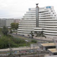 窓の外の様子です。あのおしゃれなホテルは別のホテルです・・・