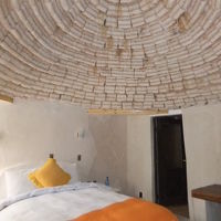 入口付近から撮影　右がバスルーム　左に小部屋がありました