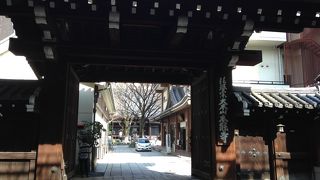 歴史的有名なので立ち寄りました。