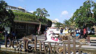 食事、買い物には困らない