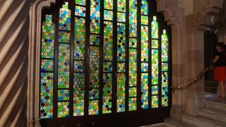 カサバトリョの隣にあるメルヘンな建物