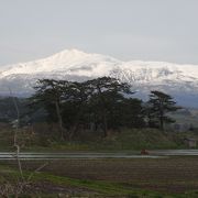陸の松島は、九十九島と合わせて、残雪の鳥海山が素晴らしい