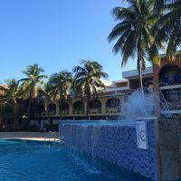 プールには日陰が少ないので日中注意が必要です。