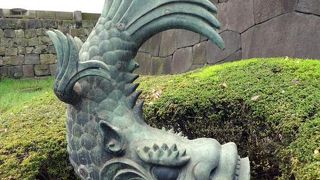 旧大手門渡櫓（わたりやぐら）の鯱（しゃち）