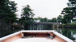 水面から見た松江のお城と街並み