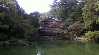 九条邸跡に残る池