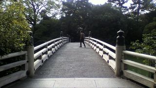 九条池にかかる橋