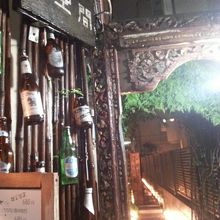 入口は奥のほうです