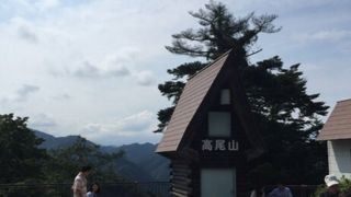 外国人観光客が多い。