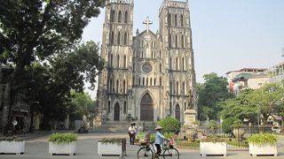 フランス統治を感じてハノイを歩く