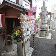 工事中で本堂は入れない