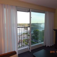 二つの滝の音がすごい、窓が開きます