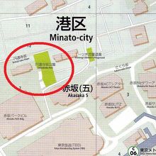 地下鉄の赤坂駅から歩いてすぐの場所です。ＴＢＳ局の北側です。