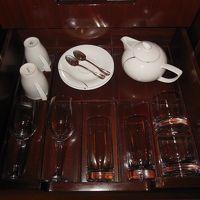 ワイングラスまで揃った汁器