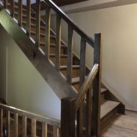 階段は木でできていました。