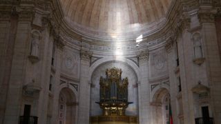 ガランとしていて美しい