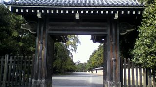 寺町通りに面した門