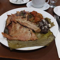 夕食　メイン（ユカタンスパイスと豚肉スライス）