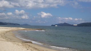 天気が良ければ砂浜を歩くだけでも楽しい