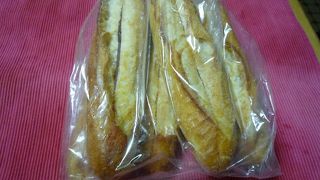 明太子フランスが人気　夕方には袋詰めがあってお得