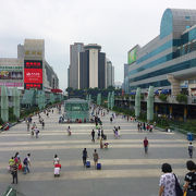 香港との境界にある深セン地下鉄の駅