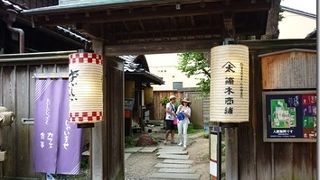 屋敷町一角にあるカフェ