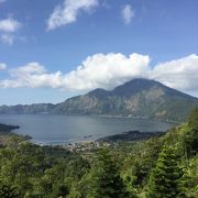 雄大な山と湖を眺めながらの飲食は最高！