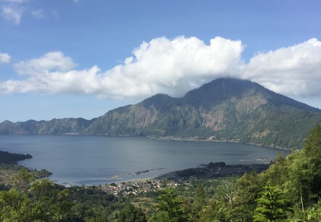 雄大な山と湖を眺めながらの飲食は最高！