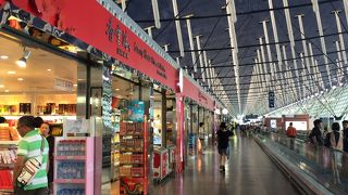 ライターチェックが厳しく、そして遅延も多い空港