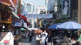 日本人の韓国客も多い市場です。