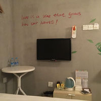 無料ミネラルウォーター２本付（テーブルの上）