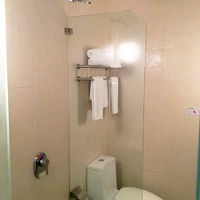 シャワーのみだが水圧は強めで快適