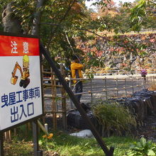 人民の方　工事エリアに入っちゃ駄目ですよ