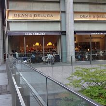 丸の内仲通りの路面店